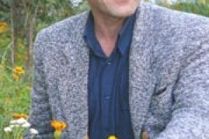 КІЛОМЕТРИ КВІТНИКІВ СКУЛЬПТОРА-ДИВАКА