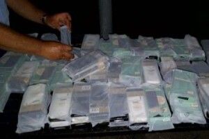 У пункті пропуску «Дольськ» затримали бус з павербанками 