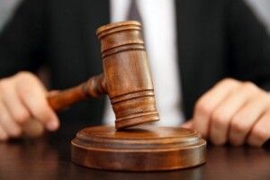 Рівнянка не хоче ділитися спадком з рідним сином померлого чоловіка