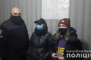 Поліції довелося розгортати пошукову операцію задля порятунку двох дівчат, які пішли селфитися до засніженого лісу й заблукали