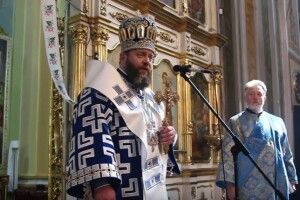 Митрополит Луцький і Волинський закликав святити дві паски – аби одну залишити в храмі (фото)