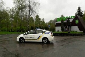 Рівненські патрульні посилено пильнують на вокзалах та в парках (фото)