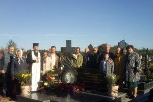 На Волині батьки загиблого Героя АТО Сергія Феоктистова дякували школярам за концерт пам’яті сина цукерками