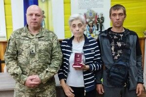 На Волині матері загиблого Героя вручили орден сина «За мужність»