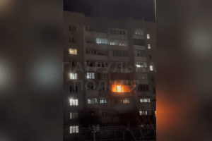 На Волині патрульні під час пожежі врятували жінку