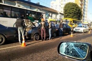 У Луцьку на Ковельській – подвійна ДТП. Рух транспорту ускладнений