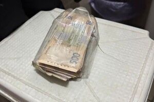 Інспекторку Львівської митниці вкотре спіймали на хабарі