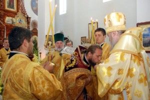 Священик зі Струмівки отримав право носити за Богослужінням хрест з прикрасами
