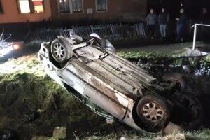 На Волині водій Volvo злетів в кювет (Фото)