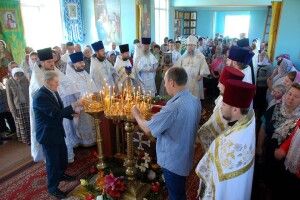 Владика Нафанаїл нагородив протоієрея Афанасія Лейбу хрестом з прикрасами