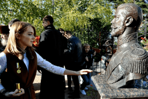«Няш мяш» Поклонська заявила, що в Криму замироточив бюст Миколи ІІ