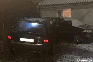 На Рівненщині жінка протаранила огорожу та врізалася в авто (Фото) 