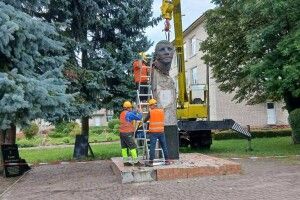На Волині демонтували радянський памʼятник