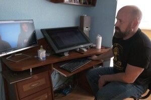 І в теробороні, і на творчому фронті: Карикатурист Юрій Журавель з Рівного всюди перший (Фото)