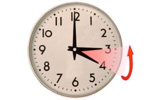 Переведіть стрілку годинника на годину назад і поспіть довше
