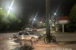 У Луцьку п'яний водій влетів в електрооопору: його судили