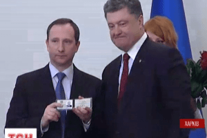 У лютому голова Адміністрації Президента Райнін заробив майже в 2 рази більше Порошенка