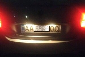 У Луцьку водій на київських номерах пошкодив чуже авто і втік 