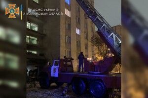 У Луцьку під час ліквідації пожежі в гуртожитку врятували трьох студентів, ще 76 людей евакуювали