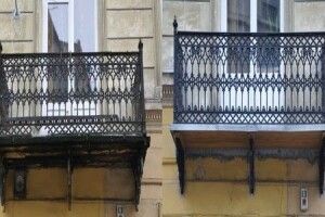 Чоловік хотів перелізти із сусідського балкона на свій і зірвався