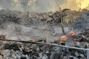 Окупанти скинули авіабомбу на школу в Білогорівці на Луганщині, там ховалося майже все село 