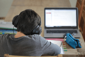 Спецслужби рф намагалися завербувати школяра з Луцька для підпалу авто