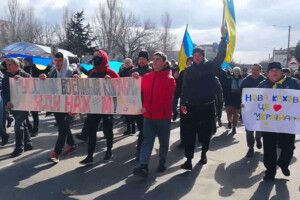 Російський солдат вбив мирного українця у Новій Каховці за мітинг проти окупації 