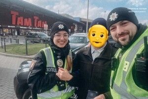 У Луцьку завдяки небайдужій громадянці, патрульні повернули особисті речі чоловіку 