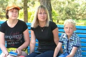 Тіна Кароль подарувала квартиру родині маленького маріупольця, щоденник якого облетів всю країну