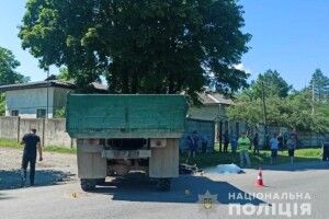 Протаранила вантажівка: в ДТП загинули двоє 18-річних хлопців (Відео)