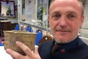 Що у ванній кімнаті робив стародавній артефакт? 