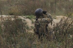 На Сході від пострілу ворожого снайпера постраждав військовослужбовець 