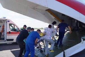 Уражено 90% легенів: у столичну лікарню санавіацією доправили трирічну дівчинку
