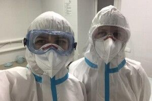 Педагоги нововолинської школи передали міській лікарні  допомогу на 14 тисяч гривень