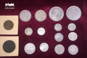 Понад півсотні монет передали одеські митники в колекцію Кам'янець-Подільського музею