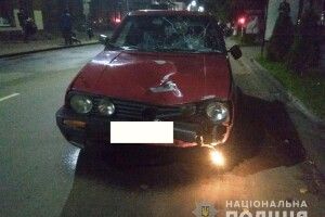 У Костополі 32-річний чоловік надудлився, всівся посеред ночі за кермо «Фольксвагена» і наїхав на чотирьох перехожих