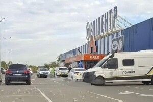 Напад із сокирою в гіпермаркеті Ковеля: 23-річному волинянину оголосили підозру