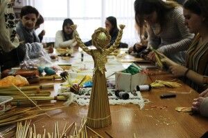 У Луцьку робили неймовірні вироби з соломи (Фото)