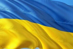 На Горохівщині молодик пошкодив прапор України і потоптався по ньому 