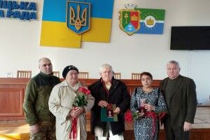 У громаді на Волині батьки полеглих Героїв отримали їхні посмертні відзнаки 