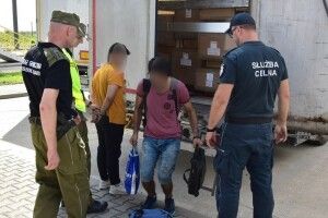 Польські прикордонники затримали сирійців, які їхали з Україниу вантажівці