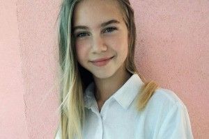 Юна художниця з Любомльщини пише дивовижні портрети