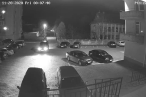 Новообрані депутати намагалися на позашляховику заїхати до під'їзду (Відео)