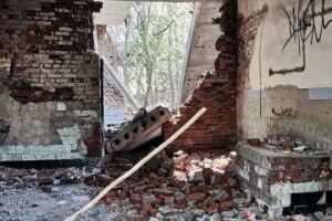 Хлопчик – досі в лікарні: що відомо про будівлю в Луцьку, де на дітей обвалилась плита