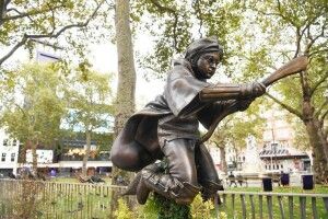 З’явився перший у світі пам'ятник Гаррі Поттеру