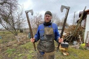 Сокира для побратима: колишній військовий з Волині має незвичне захоплення