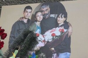 На Буковині поховали сім'ю військового, яка разом з воїном загинула в аварії