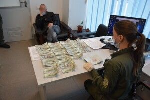 Громадянин Ізраїлю пропонував прикордонниці 3 тисячі доларів (Фото, відео)