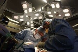 Пухлина була вдвічі більшою за голову: в Україні прооперували немовля
