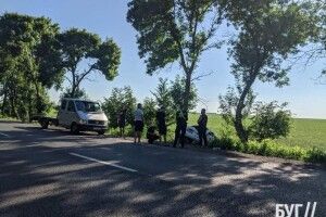На волинській дорозі автомобіль з'їхав в кювет (Фото)
